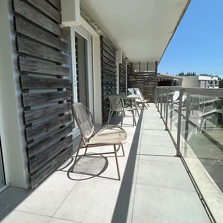 Les Roseaux Bleus Ла-Рошель